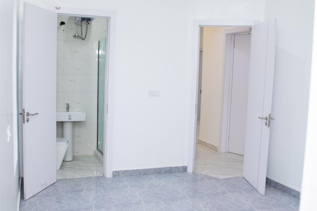 5 Bedroom fully detached Duplex, BQ, Security house