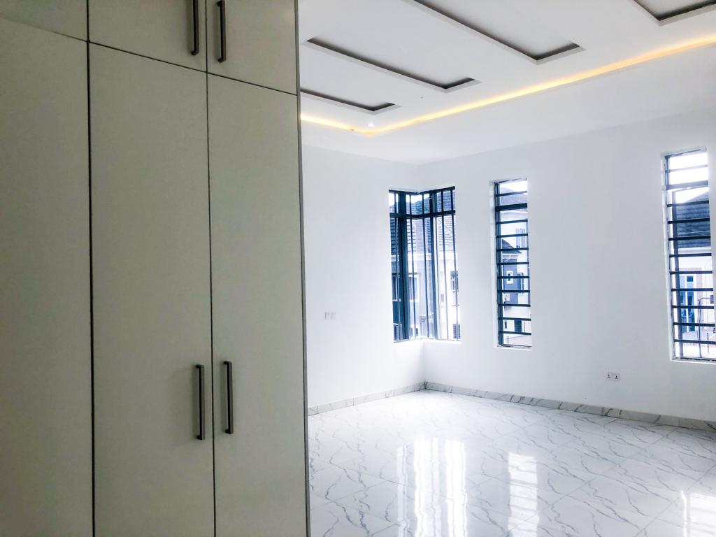 5 Bedroom fully detached Duplex, BQ, Security house