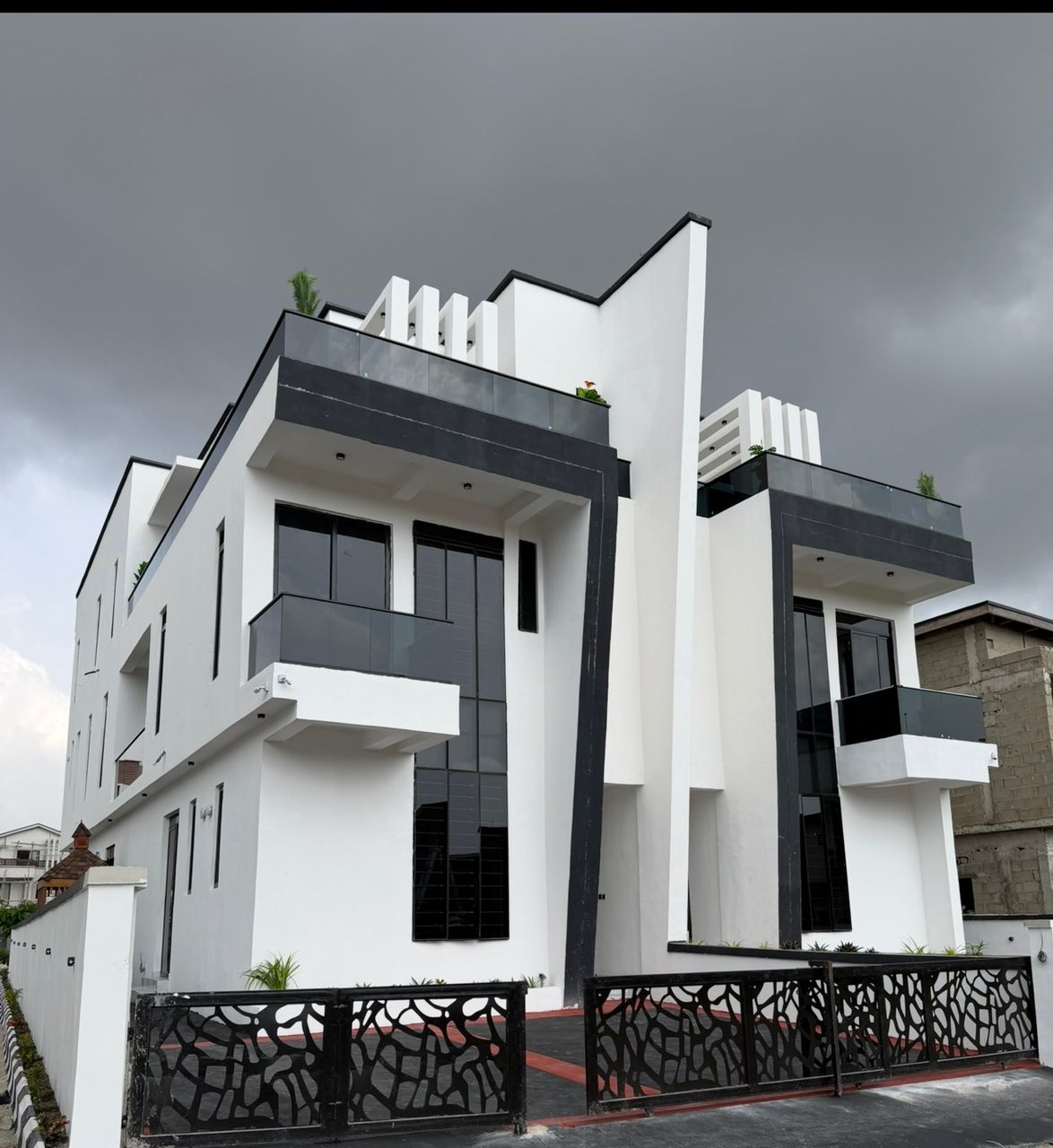Smart 5-Bedroom Semi-Detached Duplex with BQ